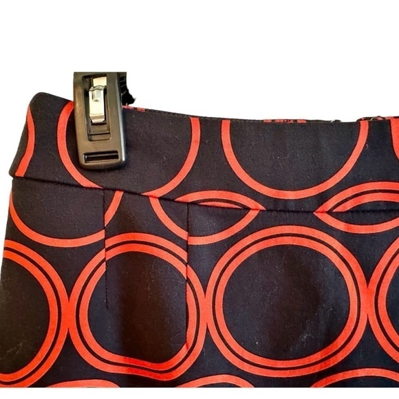 BANANA REPUBLIC, NWOT, WOMENS, STRETCH, PENCIL SKIRT IN NAVY WITH RED. SIZE 8 - Picture 2 of 7